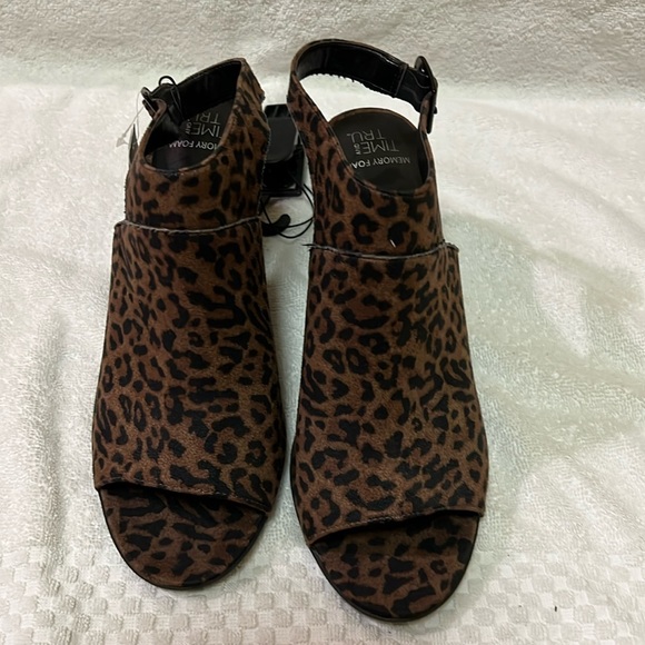 Time and Tru leopard print booties - Picture 1 of 4